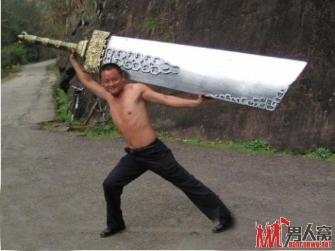 耍大刀，霸气外露