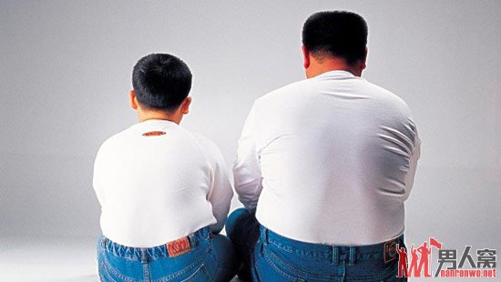 父与子。哈哈，果然是一个模子里刻出来的。