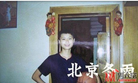 李宇春罕见早年青涩学生照 活泼开朗