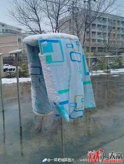 冬天里晒被单的后果，成雪被了