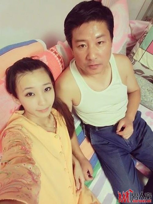 只要有钱，干女儿，什么都可以。