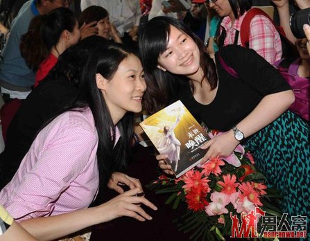 赵蕊蕊新书发布场面轰动