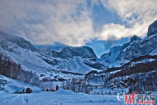 长白仙境：白雪覆盖的大地 天池上的迷雾