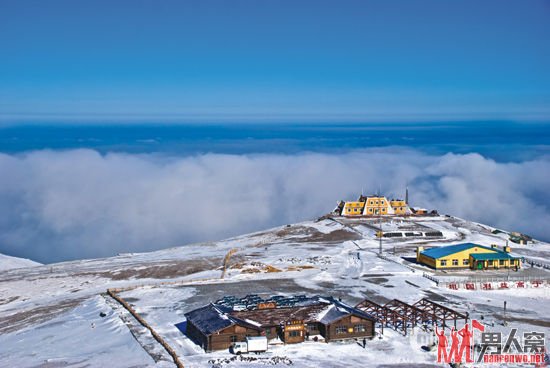长白仙境：白雪覆盖的大地 天池上的迷雾