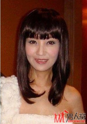 网曝赵雅芝早年曾在夜总会卖唱 浓妆艳抹如堕落风尘的歌女