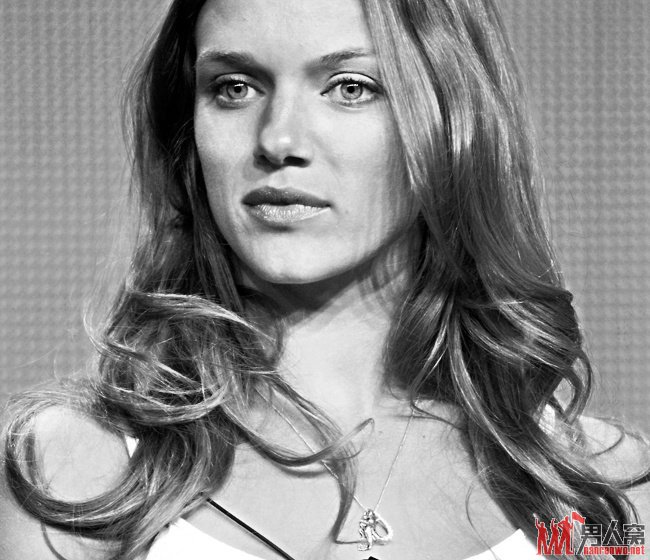 79-Tracy Spiridakos
