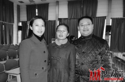 杨军夫妇和“大千金”吴琪（中）合影
