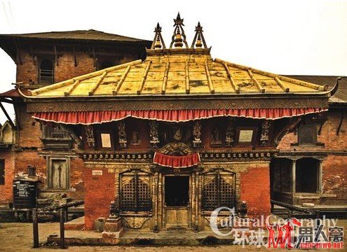 尼泊尔巴德岗：神比人多的净地 风格各异的寺庙