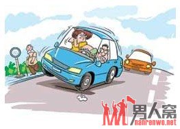 男子9年未换胎 高速公路驾车爆胎女儿被甩出身亡