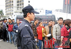 跳海救人的协管员王威