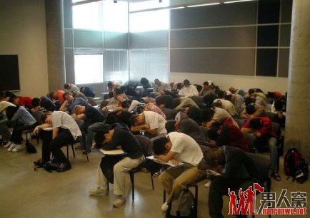 大学每一节课的平均价值是200元，谁舍得逃课啊！