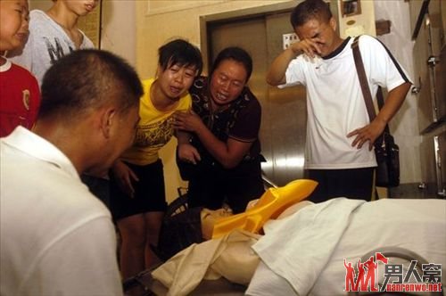 足球少年母诗灏被教练体罚致死