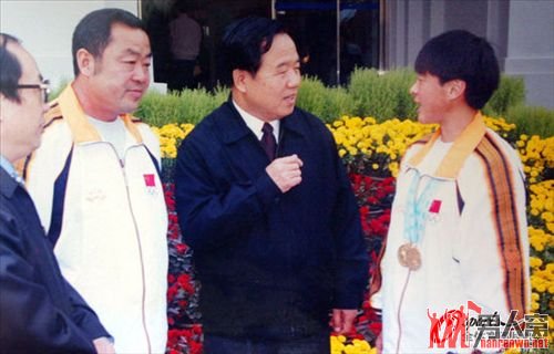 王德显“从严治军”就一个字：揍！