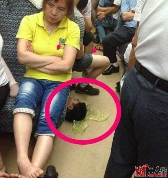 春运火车上的销魂睡姿