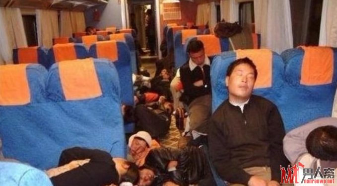 春运火车上的销魂睡姿