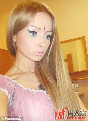 迷人的真人芭比