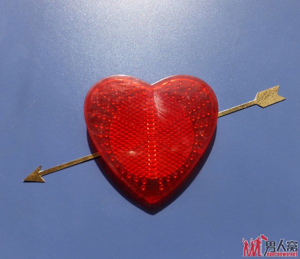 金箭穿红心