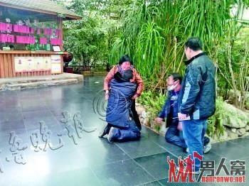 大学生考研失利被父母责备离家出手 父母苦寻2年找到