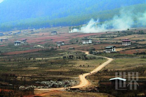 跟随黑颈鹤游走不丹 美景下的幸福国度