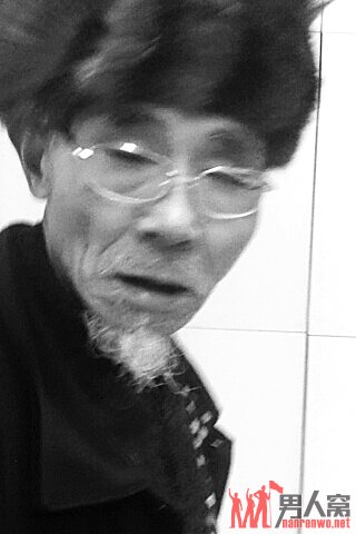 老汉乞讨不成抓伤女子脸 称不给钱伤自尊