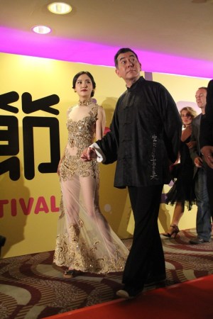 周楚楚亮相《叶问》首映 透视装真空上阵秒杀菲林