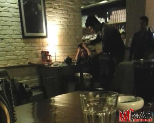 网曝导演于正在咖啡店遭暴打