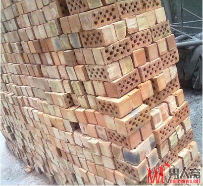 大学生为还苹果按揭工地搬砖 “超前消费”引深思