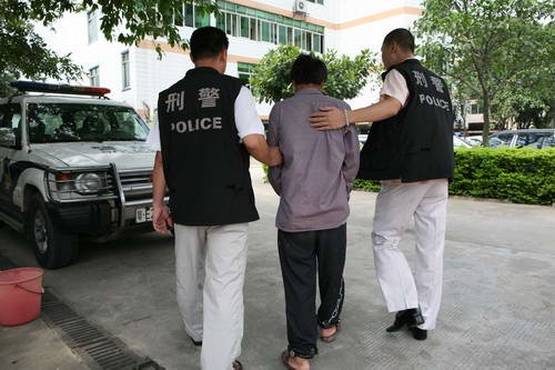 丈夫怀疑妻子婚外情 醋意大发错杀路人