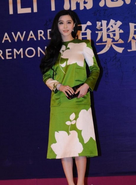 第九届华鼎奖红毯众星斗艳 夸张妆容“惨不忍睹”