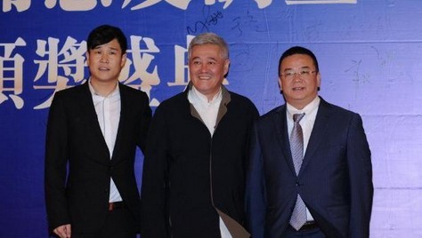 第九届华鼎奖红毯众星斗艳 夸张妆容“惨不忍睹”