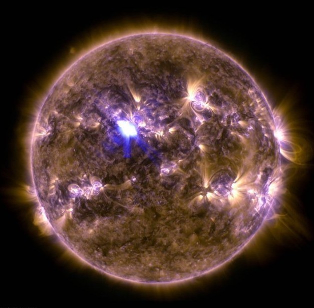 太阳爆发今年最强耀斑 致无线电暂时中断