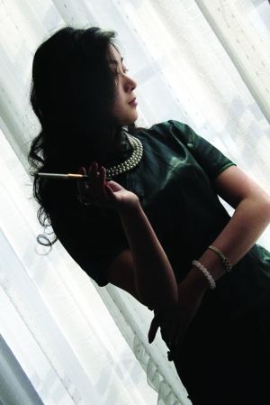 南大“旗袍女神”被热捧 365天均是旗袍、洋装着身