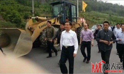 汪洋步行前往重灾区 下令疏导道路禁止一切社会车辆