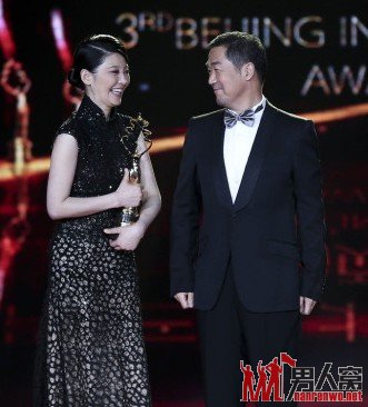 《一九四二》天坛获最佳影片奖 颜丙燕《万箭穿心》得影后