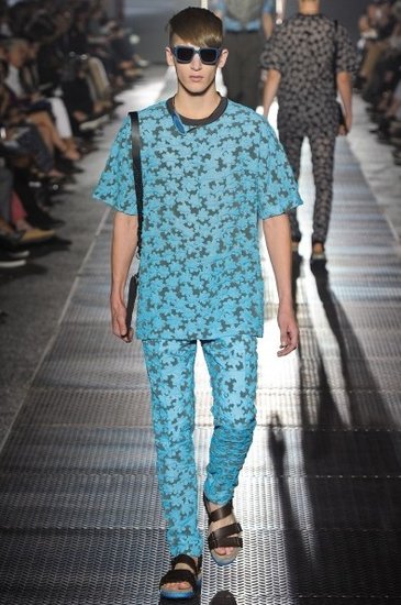 春夏做一个摩登花型男 让这个季节生机勃勃