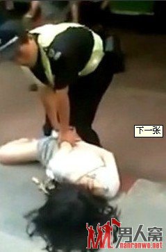 不孝女当街扇母亲耳光 保安上前制止被怒踹