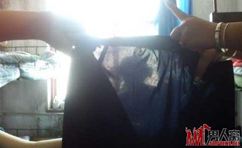 中学生半透明校服引争议 女生觉尴尬拒绝穿着