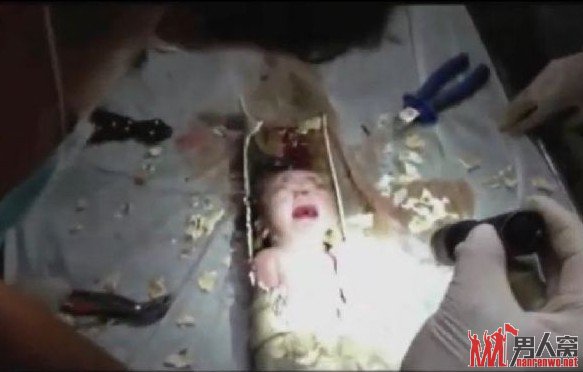下水道弃婴母亲露面 称孩子太滑曾设法捞过