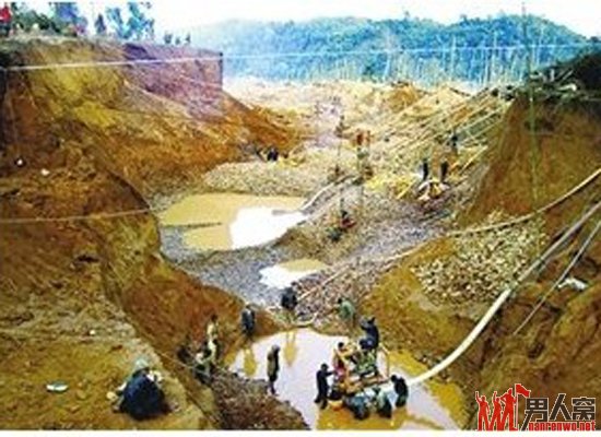 124中国公民加纳非法采金被捕 驻加使馆：应遵守当地法律