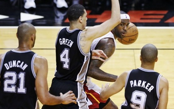 NBA总决赛首场 热火24负马刺58
