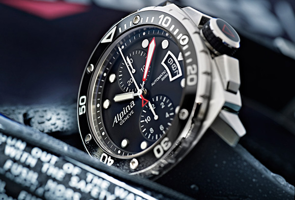 Extreme Diver 300计时自动腕表 专业可靠的潜水腕表