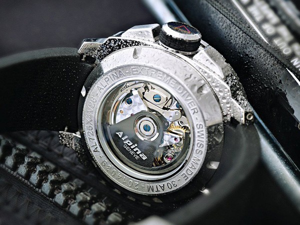 Extreme Diver 300计时自动腕表 专业可靠的潜水腕表