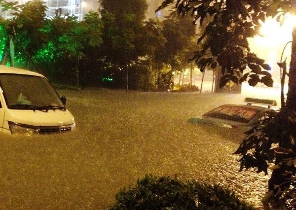 广西南宁强暴雨致局地变汪洋