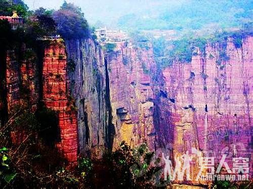 郭亮村：悬崖上生出的“太行明珠”