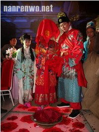 80后夫妻办明代婚礼 复古范给她一个难忘的回忆