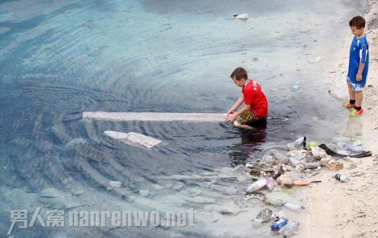英国蓝礁之湖：美不胜收的剧毒湖