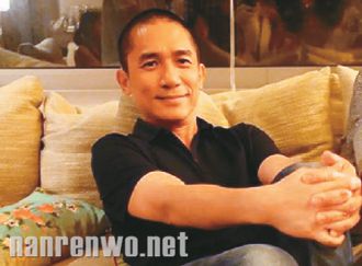 梁朝伟51岁生日刘嘉玲送祝福秀恩爱 新发型小平头显神清