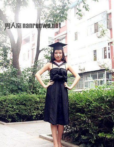 让男人凌乱的妹子 学士服改造