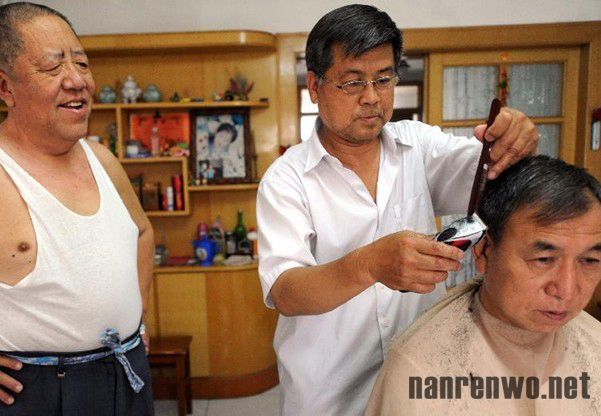 好人好事 免费为群众理发43年
