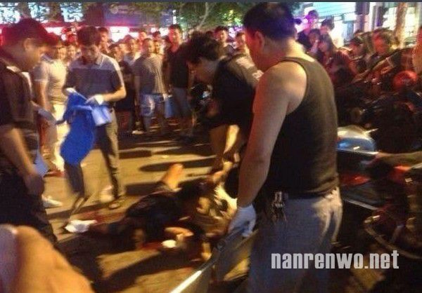 男子金华闹市杀妻后跳楼自杀